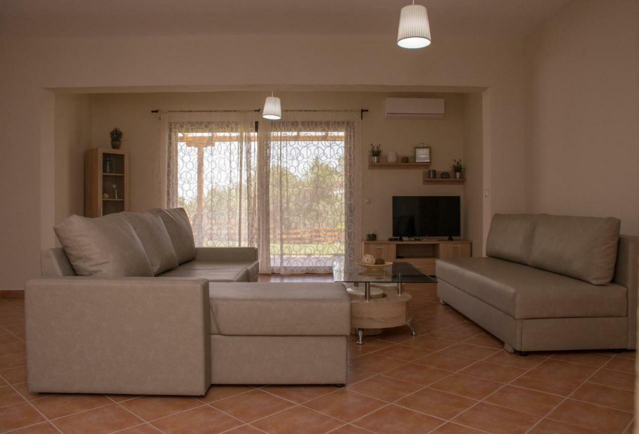 Vila Georgia Siviri Bagian luar foto